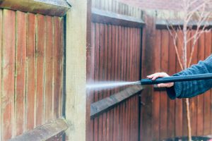 cleaning-of-cedar-fence-with-pressure-washer